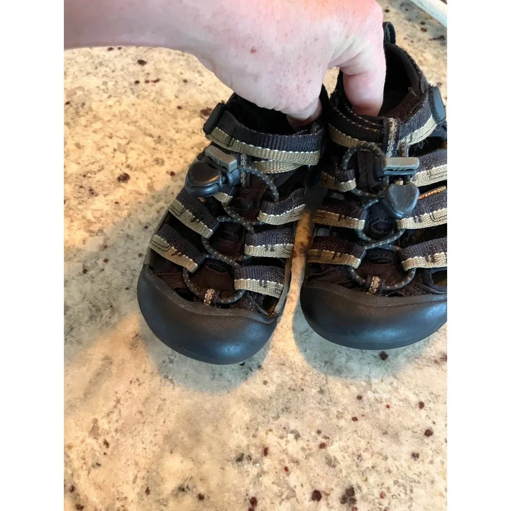 Keen Newport H2 Kids Waterproof Sandals Brown Tan Sport Hiking Shoes Size 11 US
